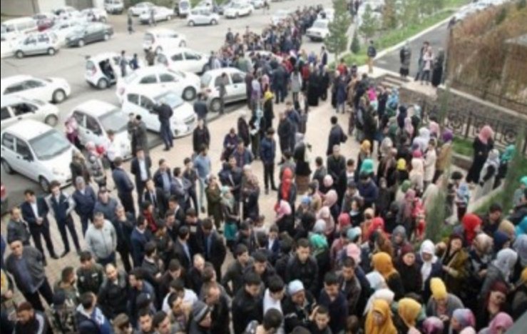 Özbek vatandaşların Kur’an satın almak istemeleri izdahama yol açtı