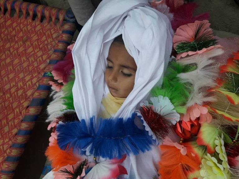 Afganistan’da kuran talebeleri vuruldu: 100 çocuk katledildi